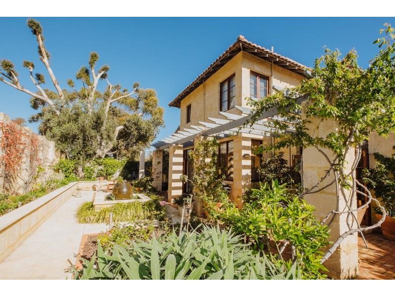 8B James Road, Swanbourne WA 6010