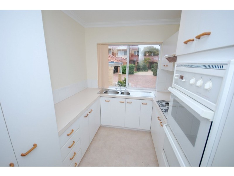 17/18 St Johns Wood Boulevard, Mount Claremont WA 6010