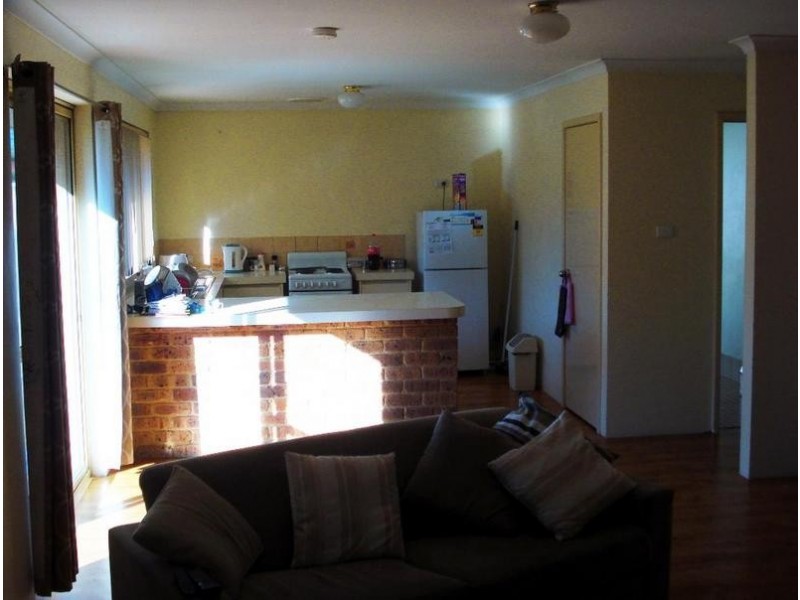 2/4 Armstrong Road, Dunsborough WA 6281