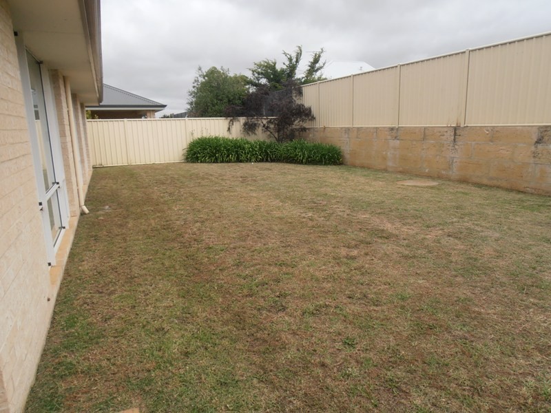 48 Indooroopilly Crescent, Dunsborough WA 6281