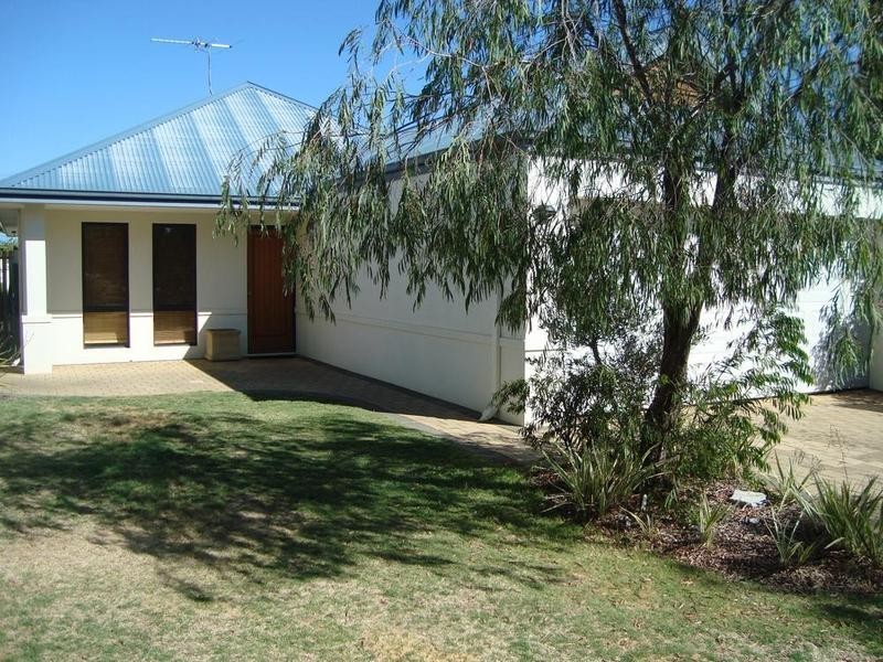 26 Wilson Avenue, Quindalup WA 6281