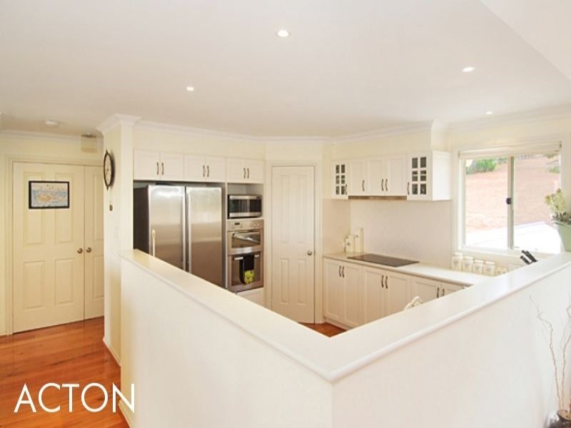 9 Rapida Rise, Yallingup WA 6282