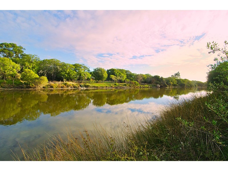 10 Lagoona Place, Quindalup WA 6281