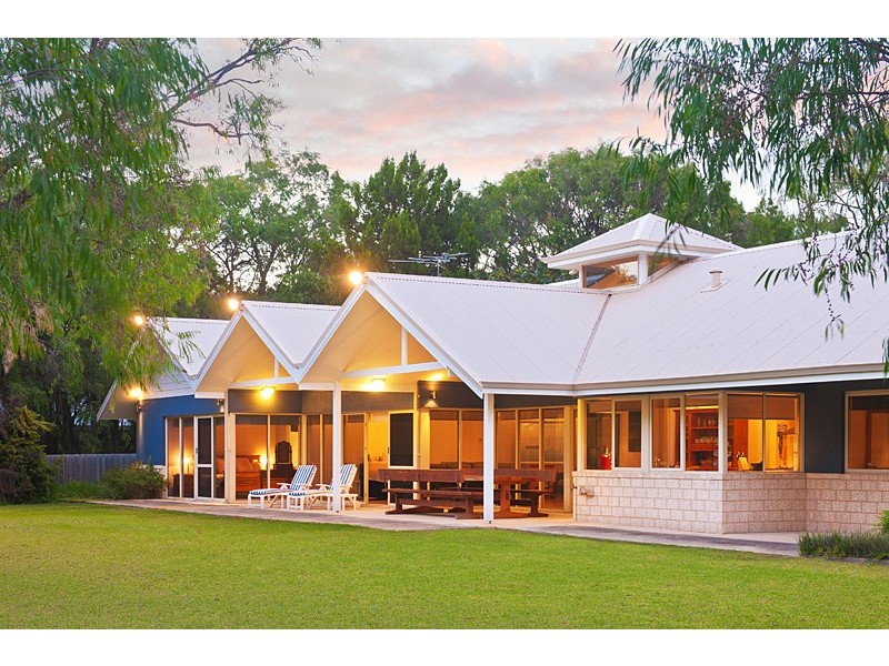 10 Lagoona Place, Quindalup WA 6281