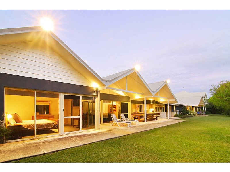 10 Lagoona Place, Quindalup WA 6281