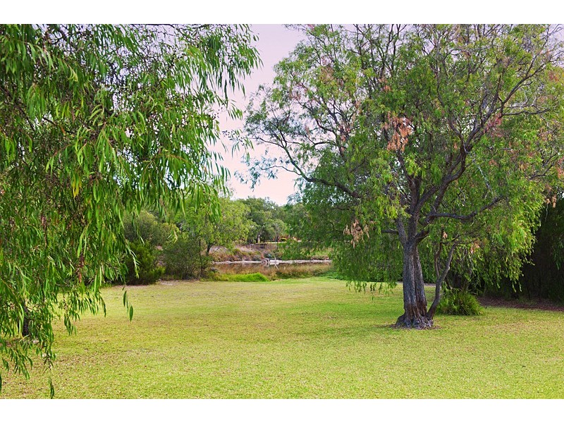 10 Lagoona Place, Quindalup WA 6281