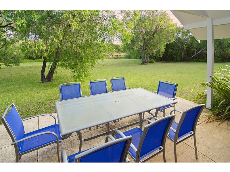 10 Lagoona Place, Quindalup WA 6281