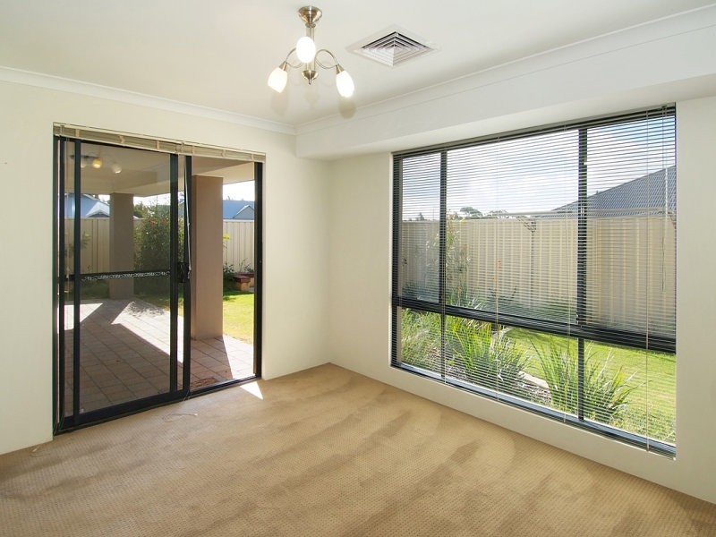 27 Indooroopilly Crescent, Dunsborough WA 6281