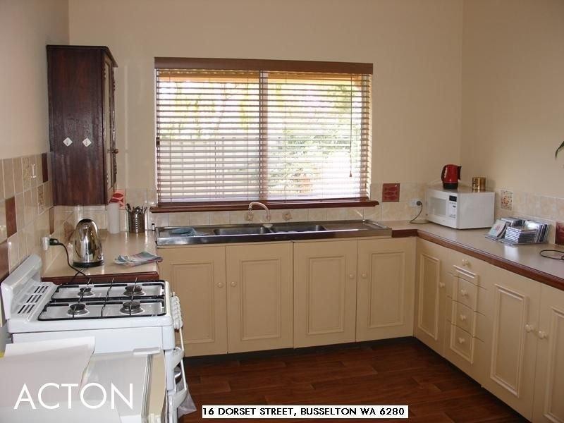 16 Dorset Street, Busselton WA 6280