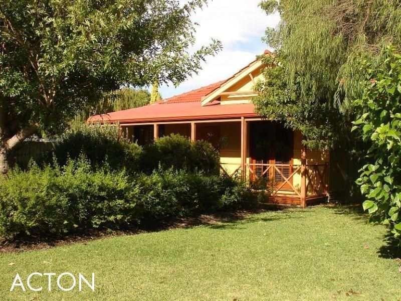 16 Dorset Street, Busselton WA 6280