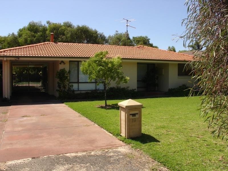 19 Blue Crescent, Busselton WA 6280