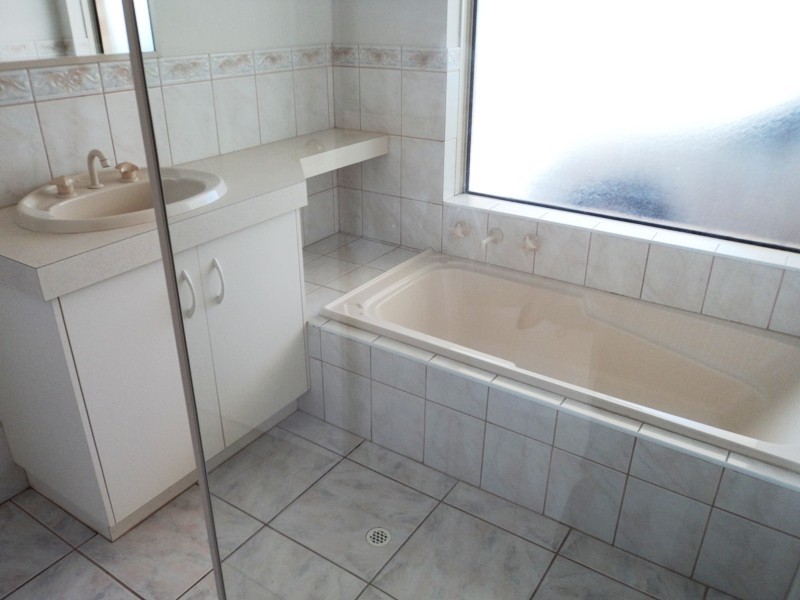 2/1 Lancaster Drive, West Busselton WA 6280