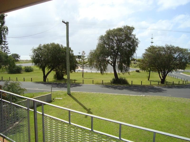 10 Dolphin Road, Busselton WA 6280