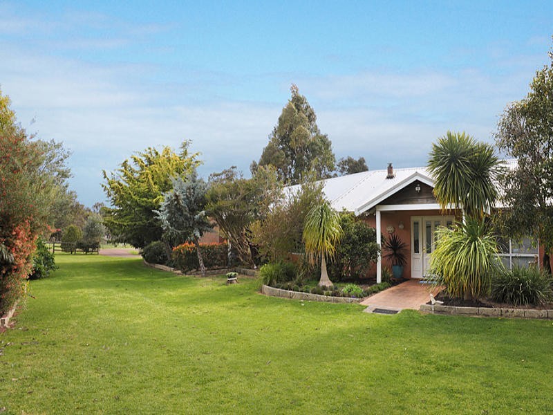 30 Estuary Waters Drive, Busselton WA 6280