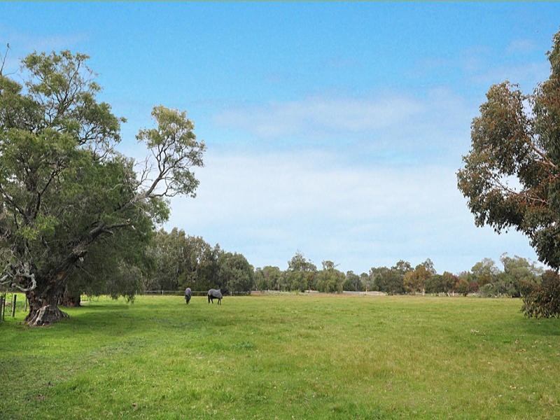 30 Estuary Waters Drive, Busselton WA 6280