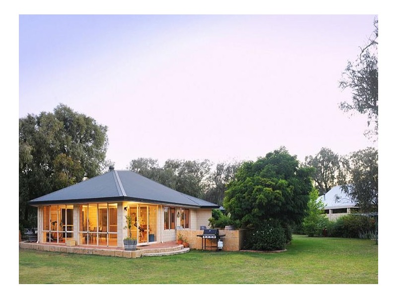 15 Klaehn Crescent, Busselton WA 6280