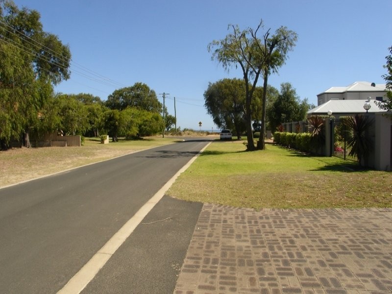 6 Harnett Street, Busselton WA 6280