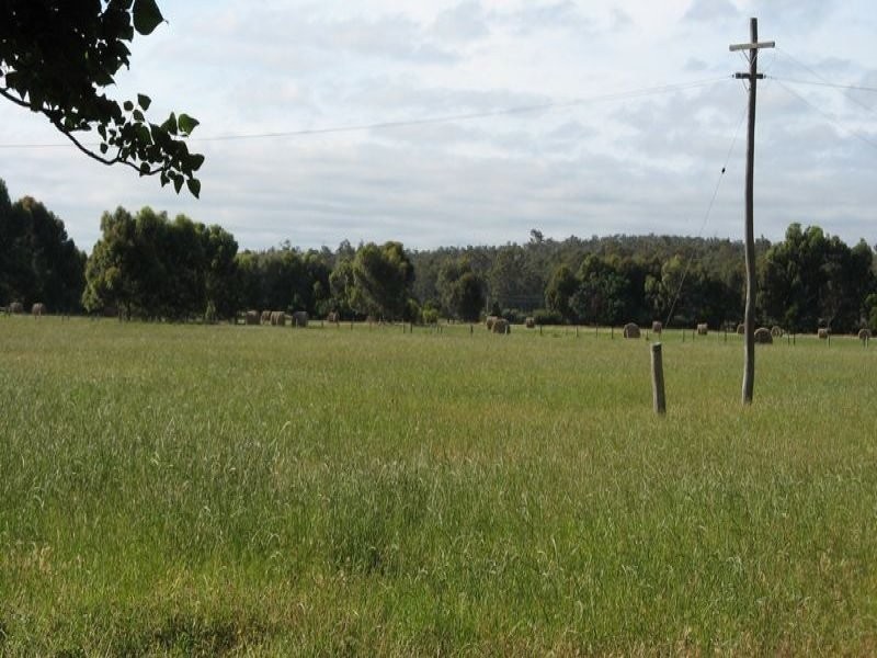 64 Espinos Road, Busselton WA 6280