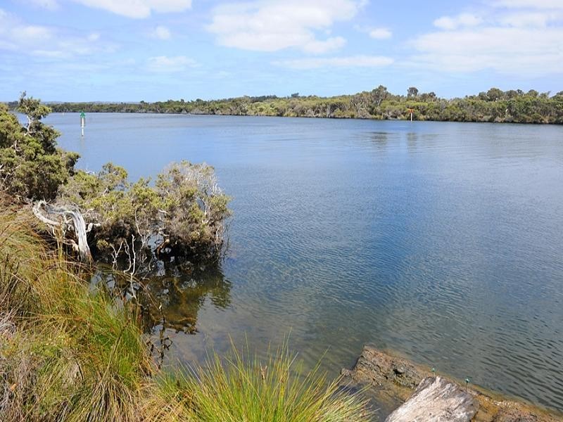 98 Sabina Drive, Molloy Island WA 6290