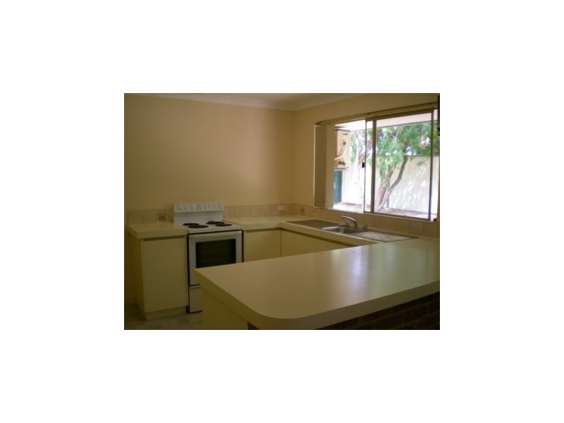 3/4 Armstrong Place, Dunsborough WA 6281