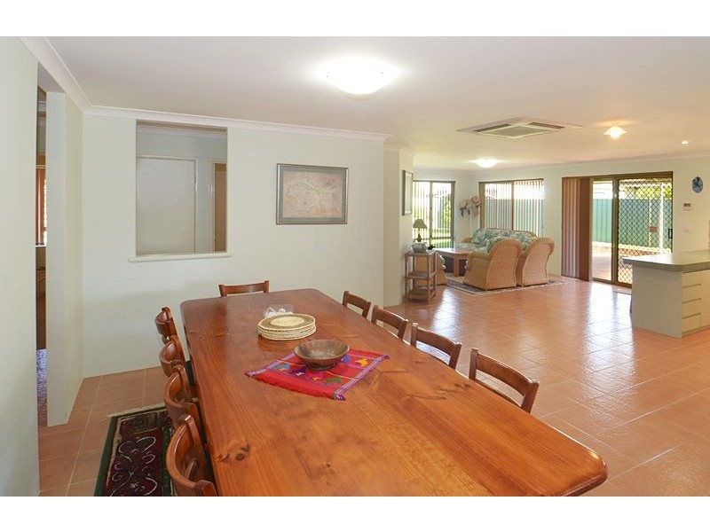 9 Lorikeet Loop, Broadwater WA 6280