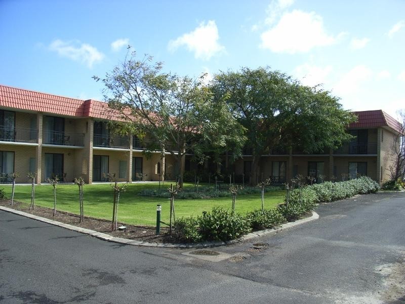 19-24/72 Causeway Road, Busselton WA 6280