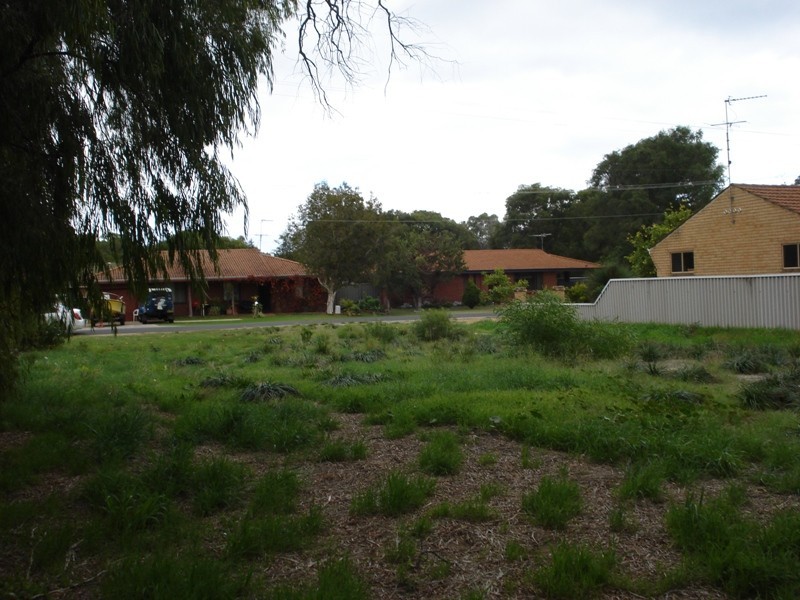 8 Locke Street, Abbey WA 6280