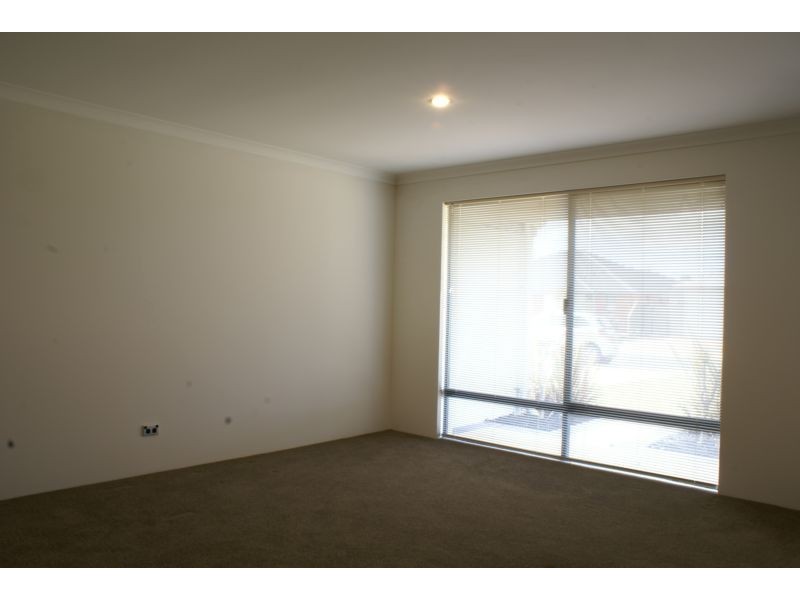 6 Woolybush Turn, Abbey WA 6280