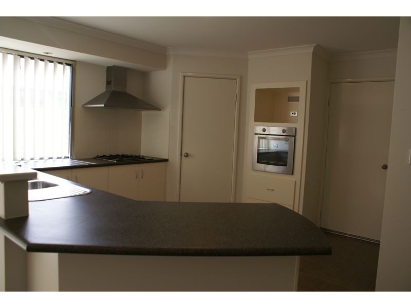 6 Woolybush Turn, Abbey WA 6280