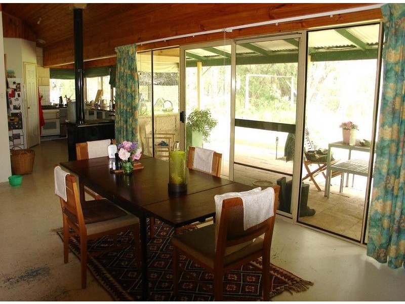 537 Caves Road, Marybrook WA 6280