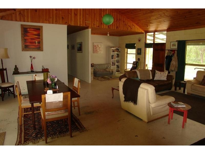 537 Caves Road, Marybrook WA 6280