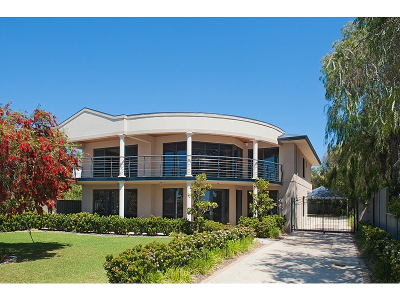 4 Earnshaw Road, West Busselton WA 6280