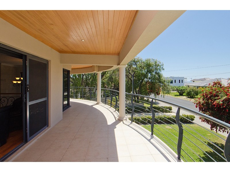 4 Earnshaw Road, West Busselton WA 6280