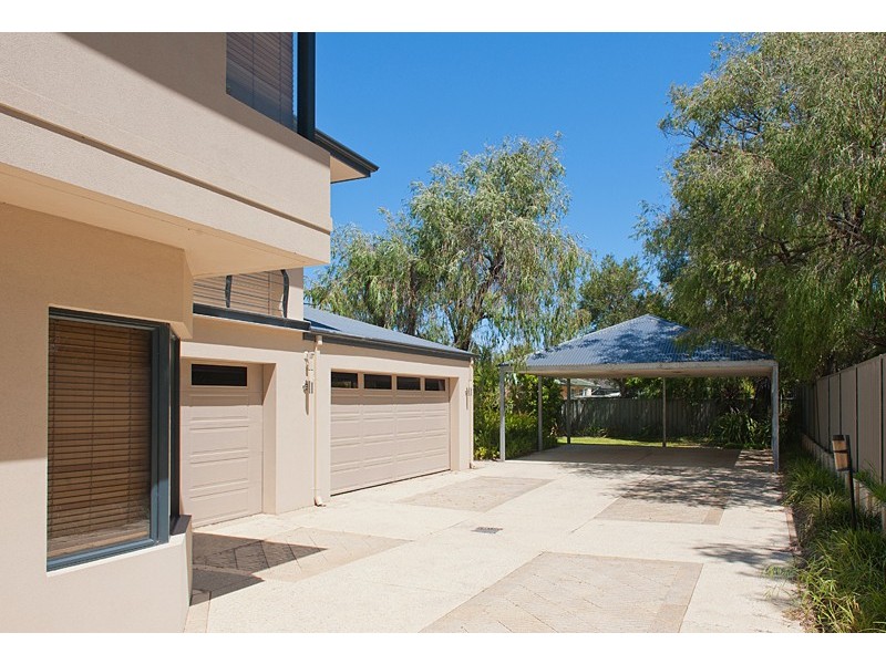 4 Earnshaw Road, West Busselton WA 6280