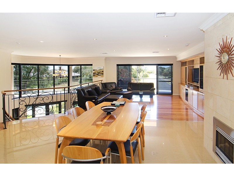 4 Earnshaw Road, West Busselton WA 6280