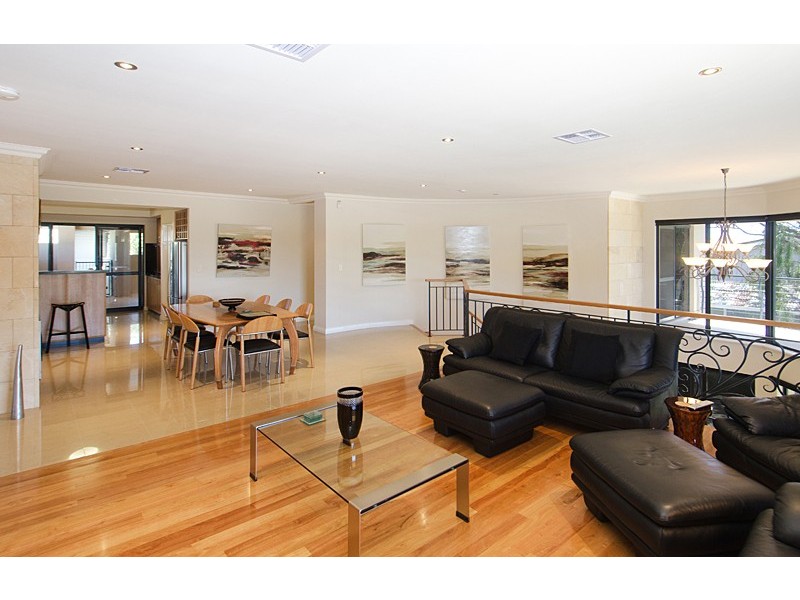 4 Earnshaw Road, West Busselton WA 6280
