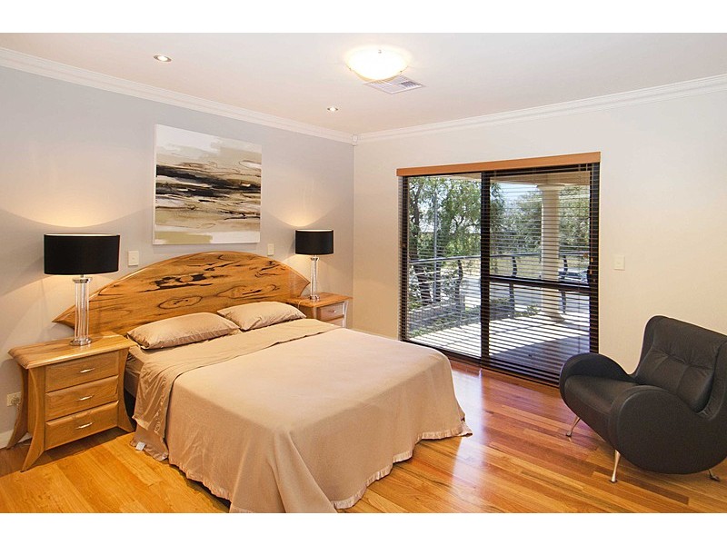4 Earnshaw Road, West Busselton WA 6280