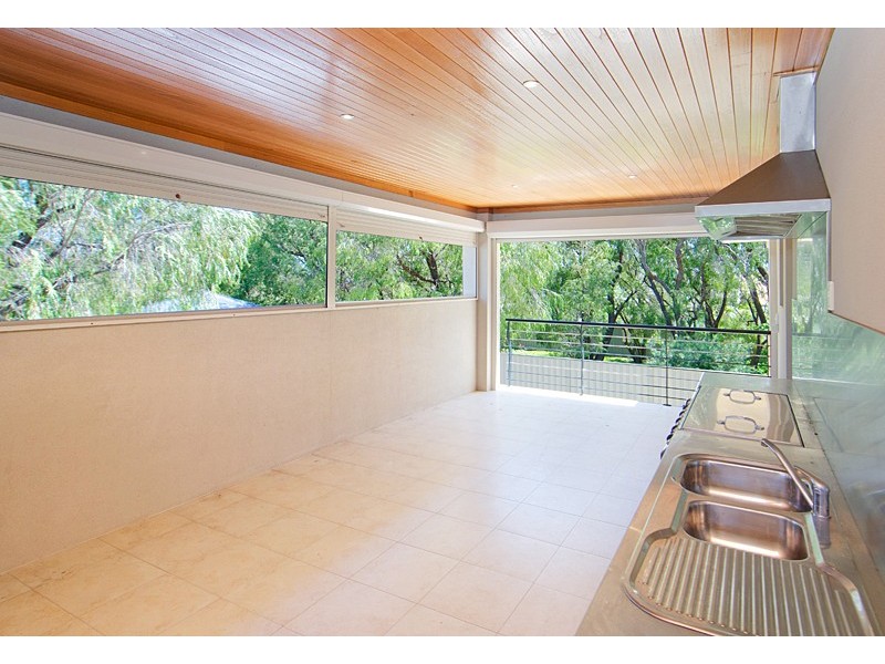 4 Earnshaw Road, West Busselton WA 6280