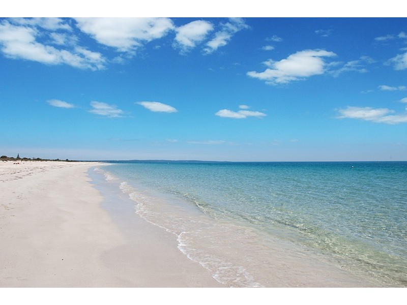4 Earnshaw Road, West Busselton WA 6280