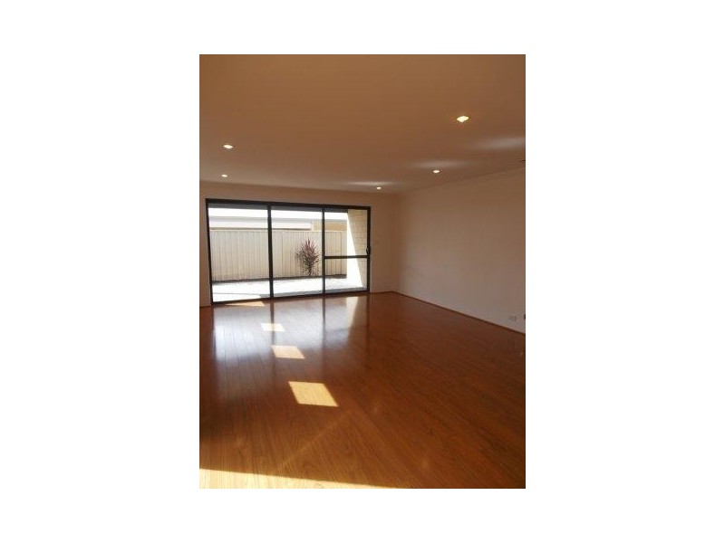 B/6 Flinders Crescent, Abbey WA 6280