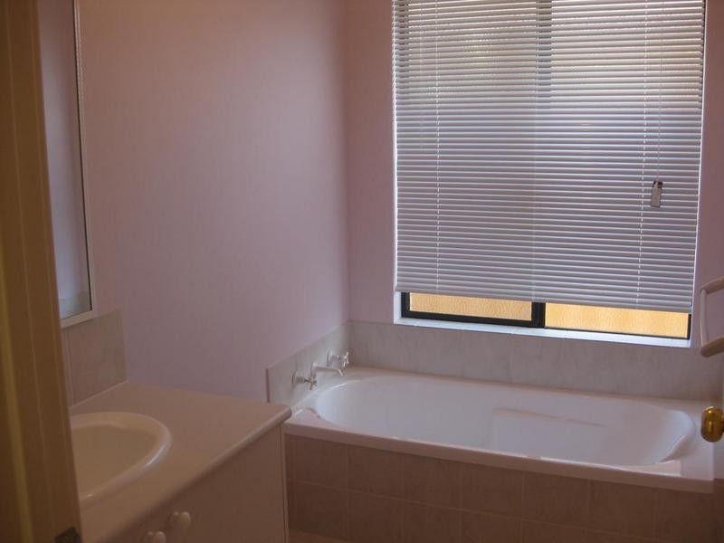 8 Captain Gill Brace, Busselton WA 6280