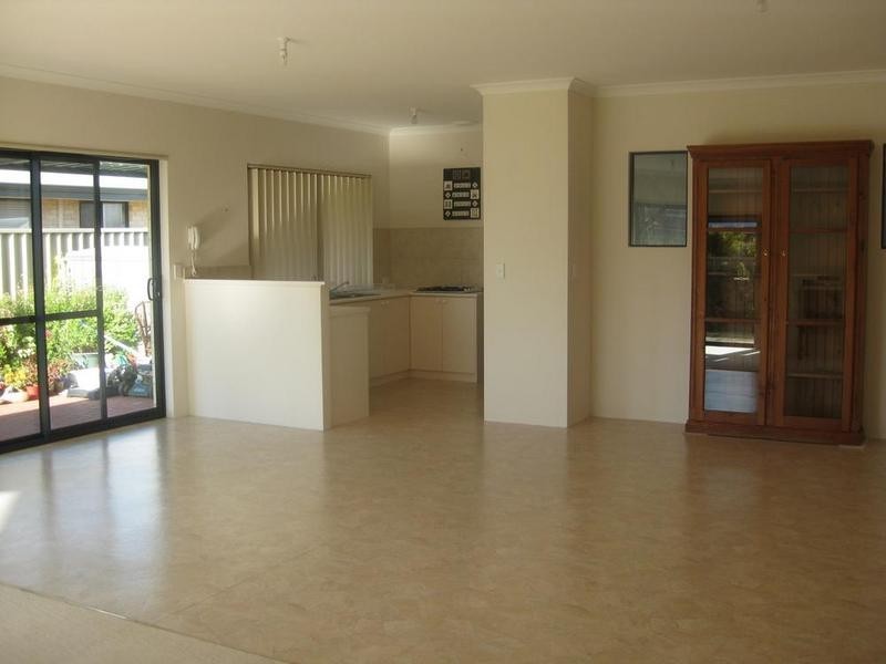 8 Captain Gill Brace, Busselton WA 6280