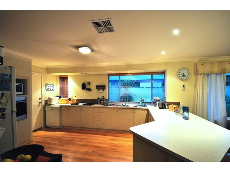 16 Marsupial Bend, Abbey WA 6280