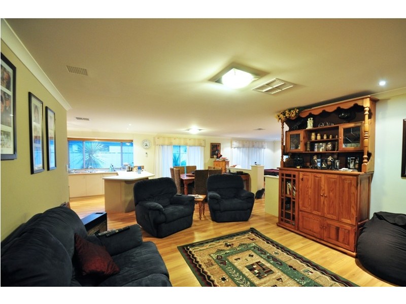 16 Marsupial Bend, Abbey WA 6280