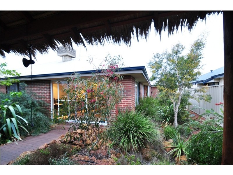 16 Marsupial Bend, Abbey WA 6280