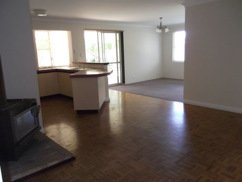 17 Songlark Mews, Geographe WA 6280