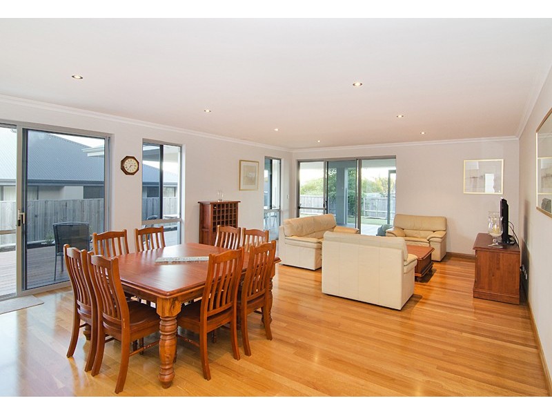 11 Deason Way, Dunsborough WA 6281