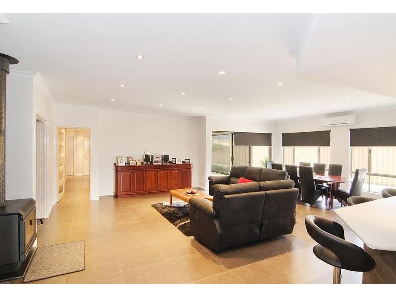 102 Hawker Approach, Yalyalup WA 6280