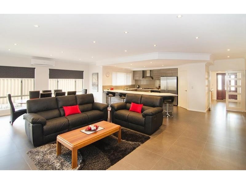 102 Hawker Approach, Yalyalup WA 6280