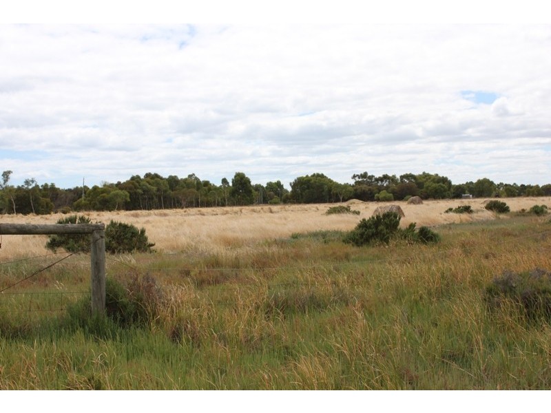 4 Ballarat Road, Wonnerup WA 6280